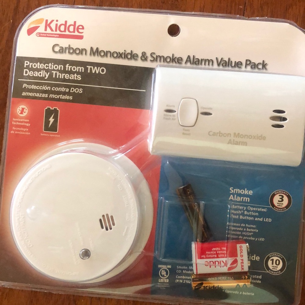 Carbon monoxide and smoke detector